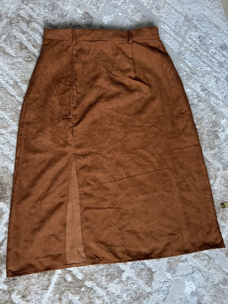 Nowa spódnica w kolorze ceglastym rudym rozmiar L/XL (40/42) .