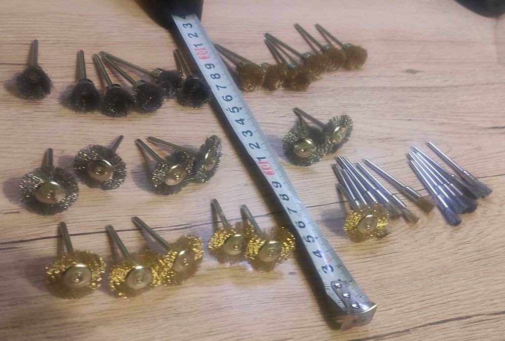 Sprzedam zestaw małych szczotek drucianych 36szt !!!