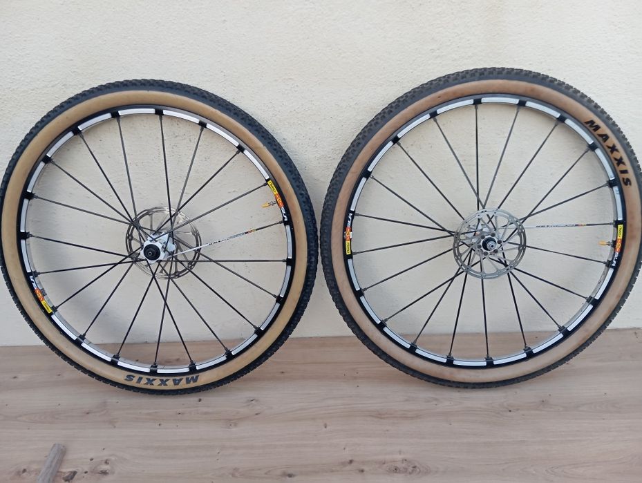 J-Bikes Rodas 29 BTT Mavic Crosmax SLR / Mavic Crosmax ST