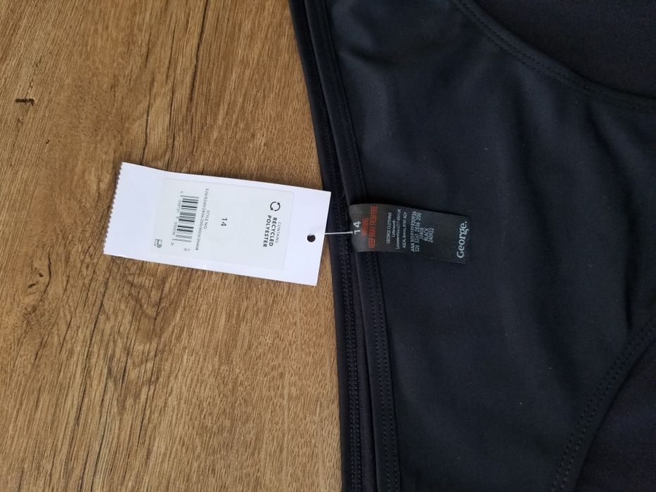 Плавки жіночі чорного кольору.