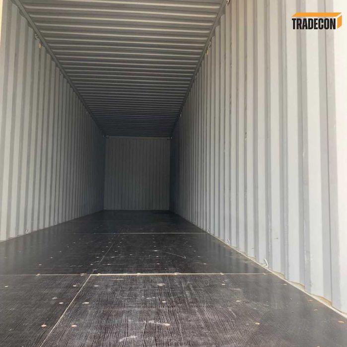 Kontener IICL po kilku podróżach w kolorze budyniowym