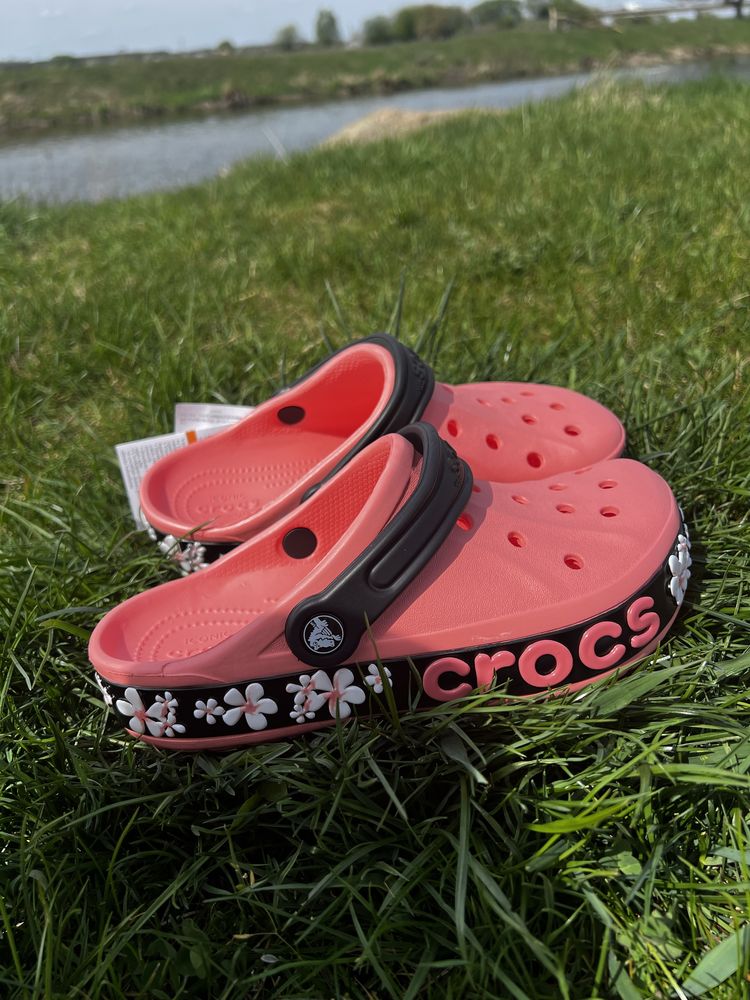 Стильне взуття Crocs, Крокс, широкий асортимент та накращі ціни