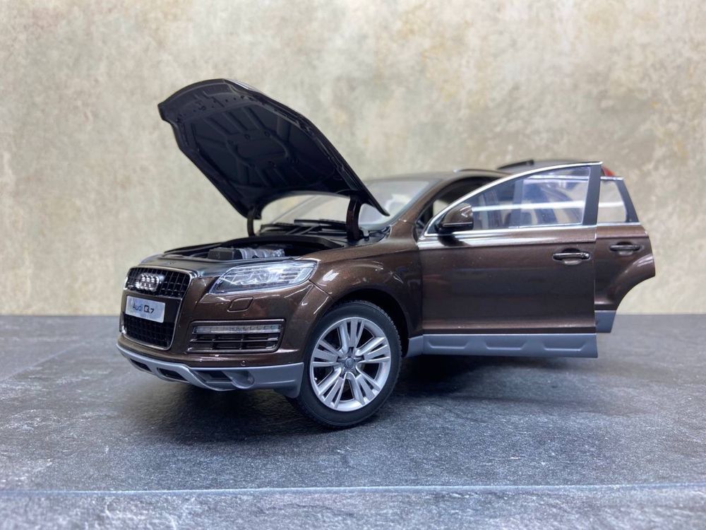 1/18 модель Audi Q7 facelift KYOSHO