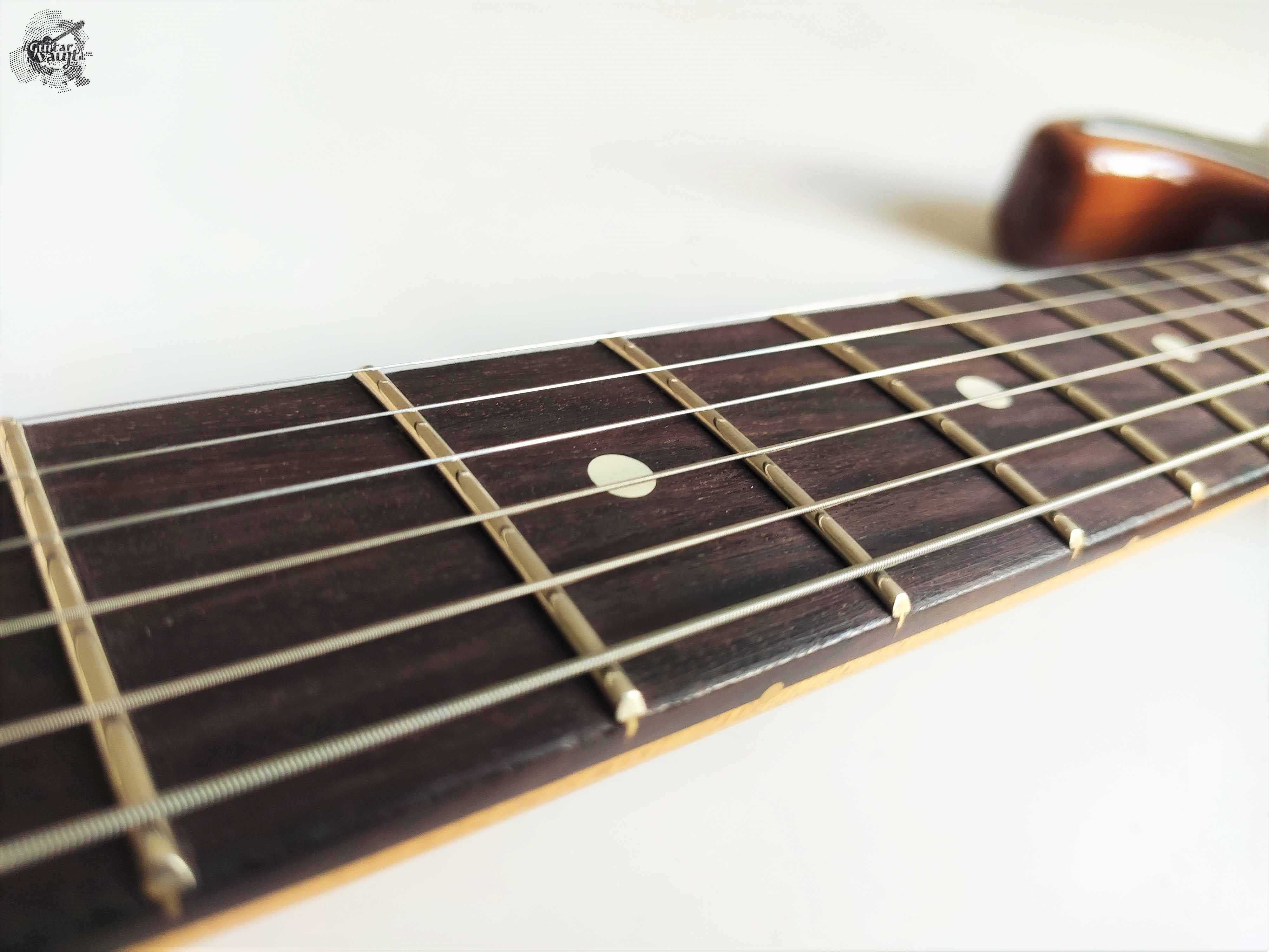 Нова Fender® American Professional II Stratocaster® '2021 Roasted Pine