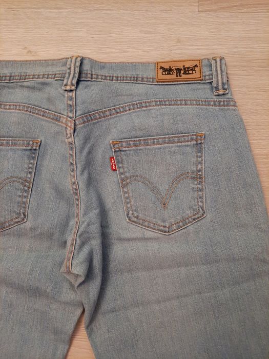 Damskie spodnie jeansy Levis  32×32