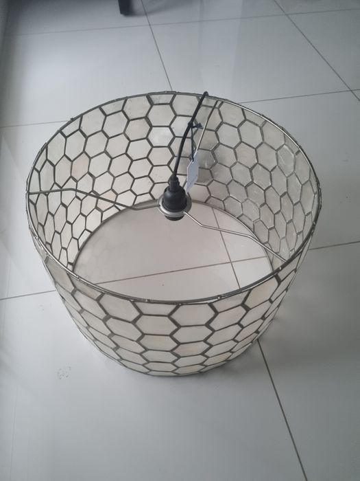 Żyrandol na jedną żarówkę