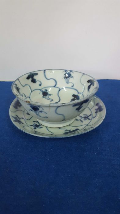Conjunto de taça e prato em porcelana chinesa de exportação sec. XIX
