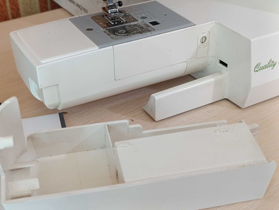 Швейна машина Janome Quality Fashion 7600 побутова