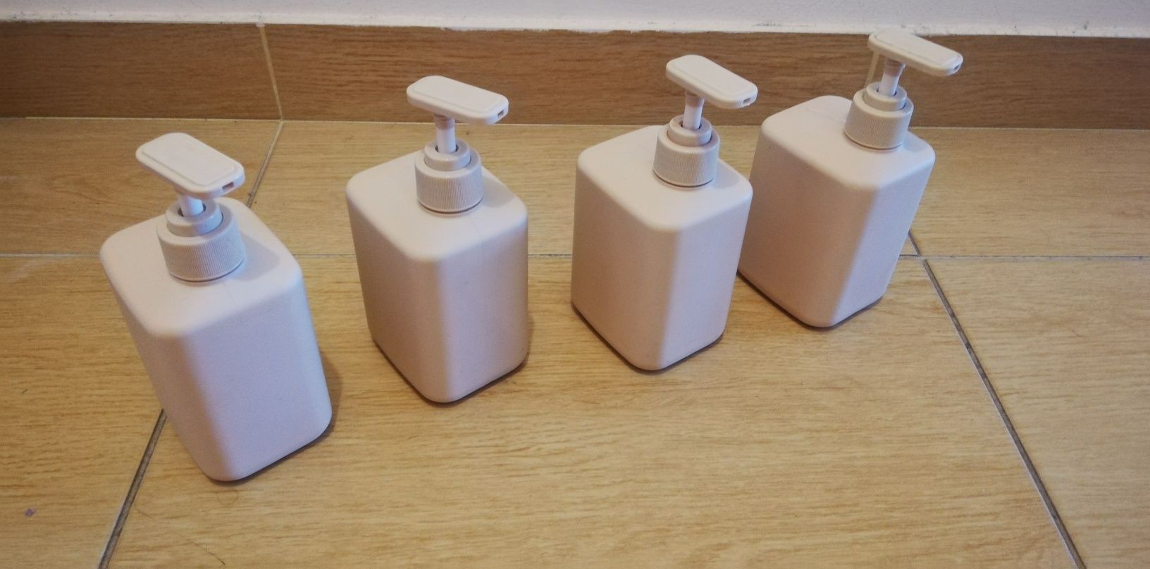 4 doseadores beje