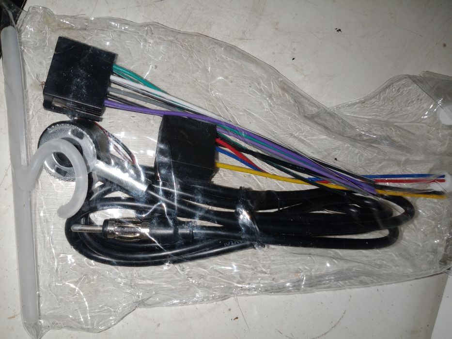 5€ cabos de ligar radio auto mais cabo de antena
