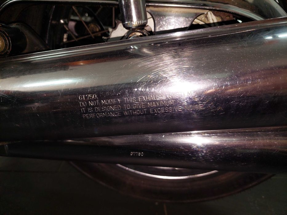 Suzuki GT 750 Laranja