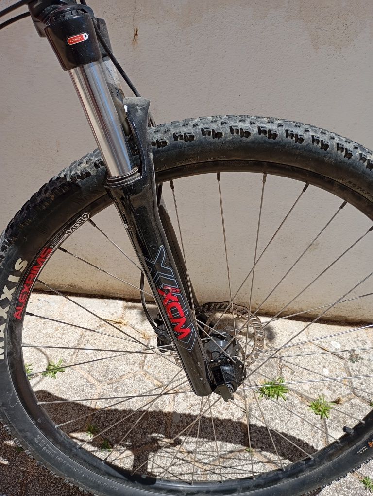 Bicicleta MTB - GT Karakoram 3.0 travões óleo