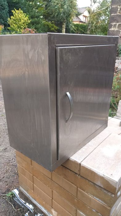 Szafka gospodarczą z stali nierdzewnej