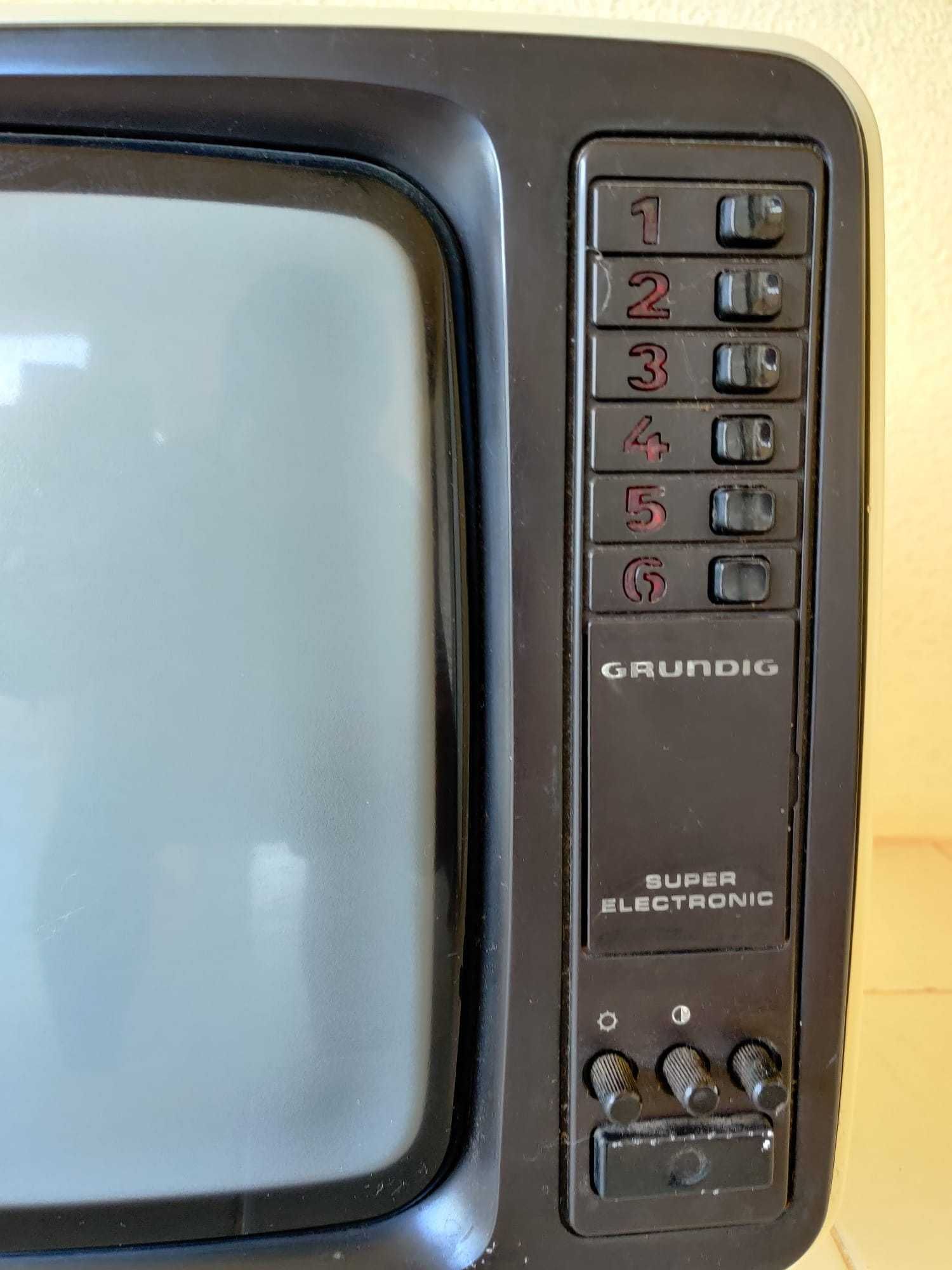 TV Antiga Grundig - Decoração