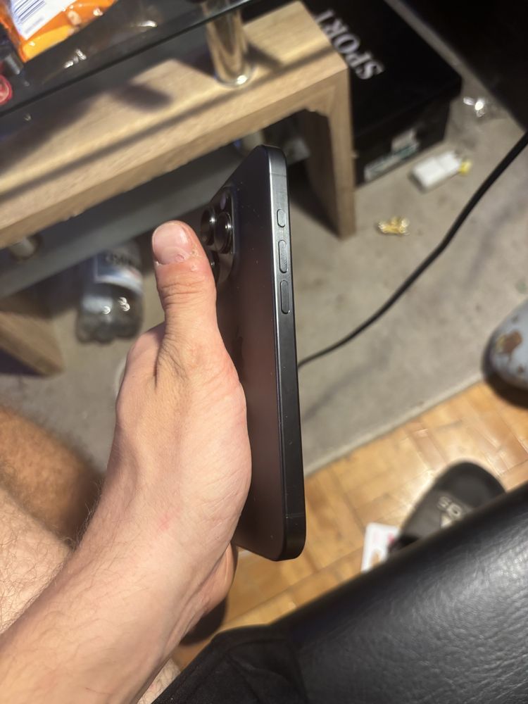 Iphone 15 pro zablokowany na części