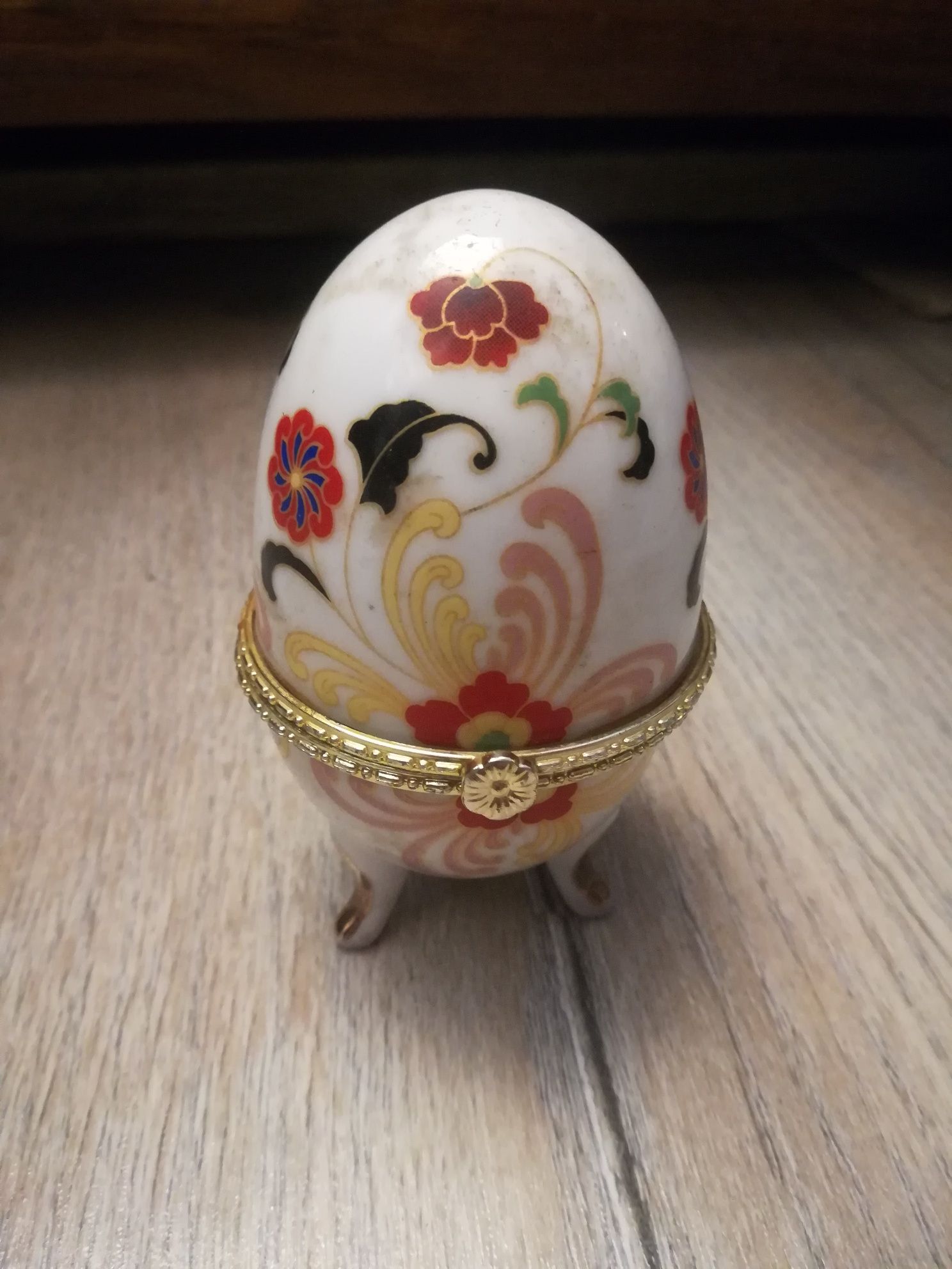 Jajko porcelanowe a'la Faberge szkatułka