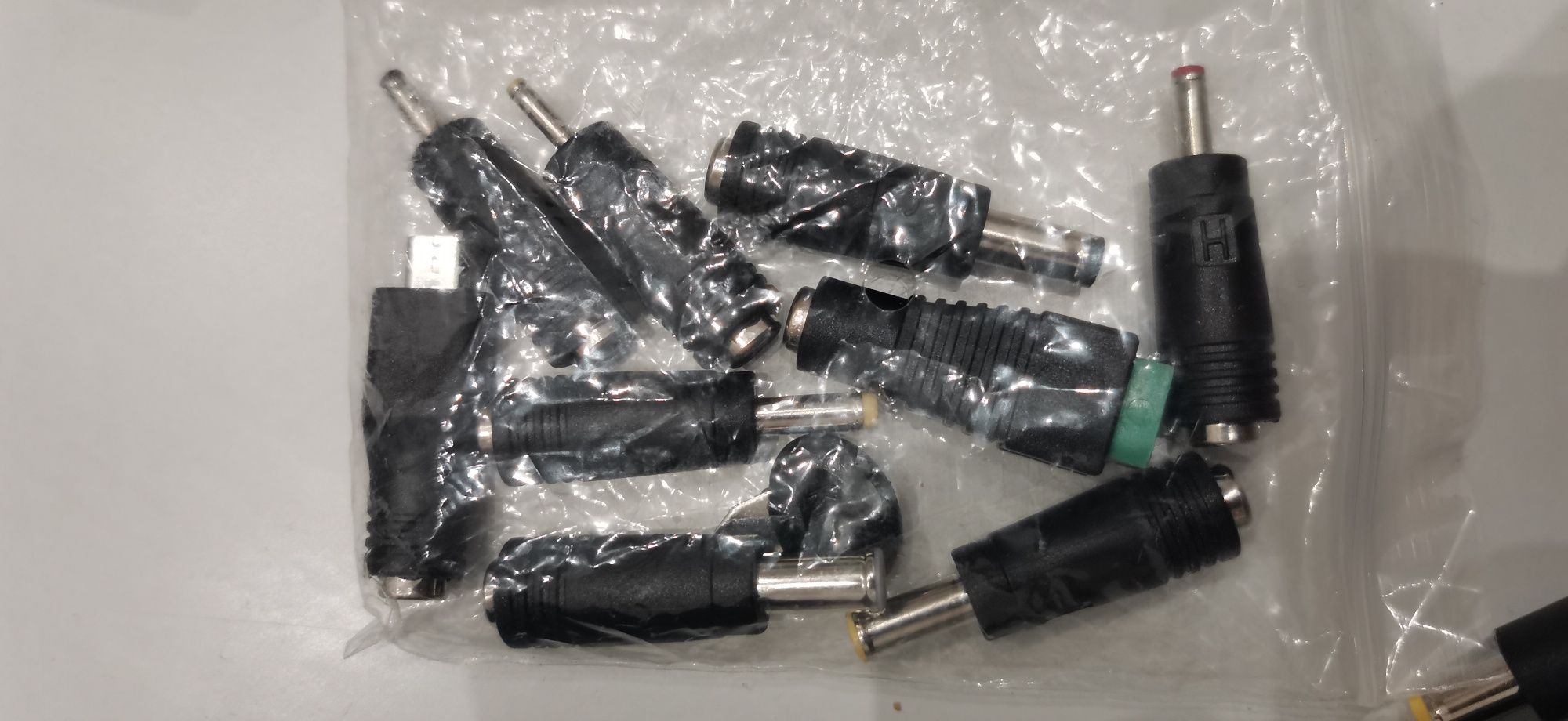 Zasilacz uniwersalny 3-12V 1A 8 końcówek anglik plus adapter na pl