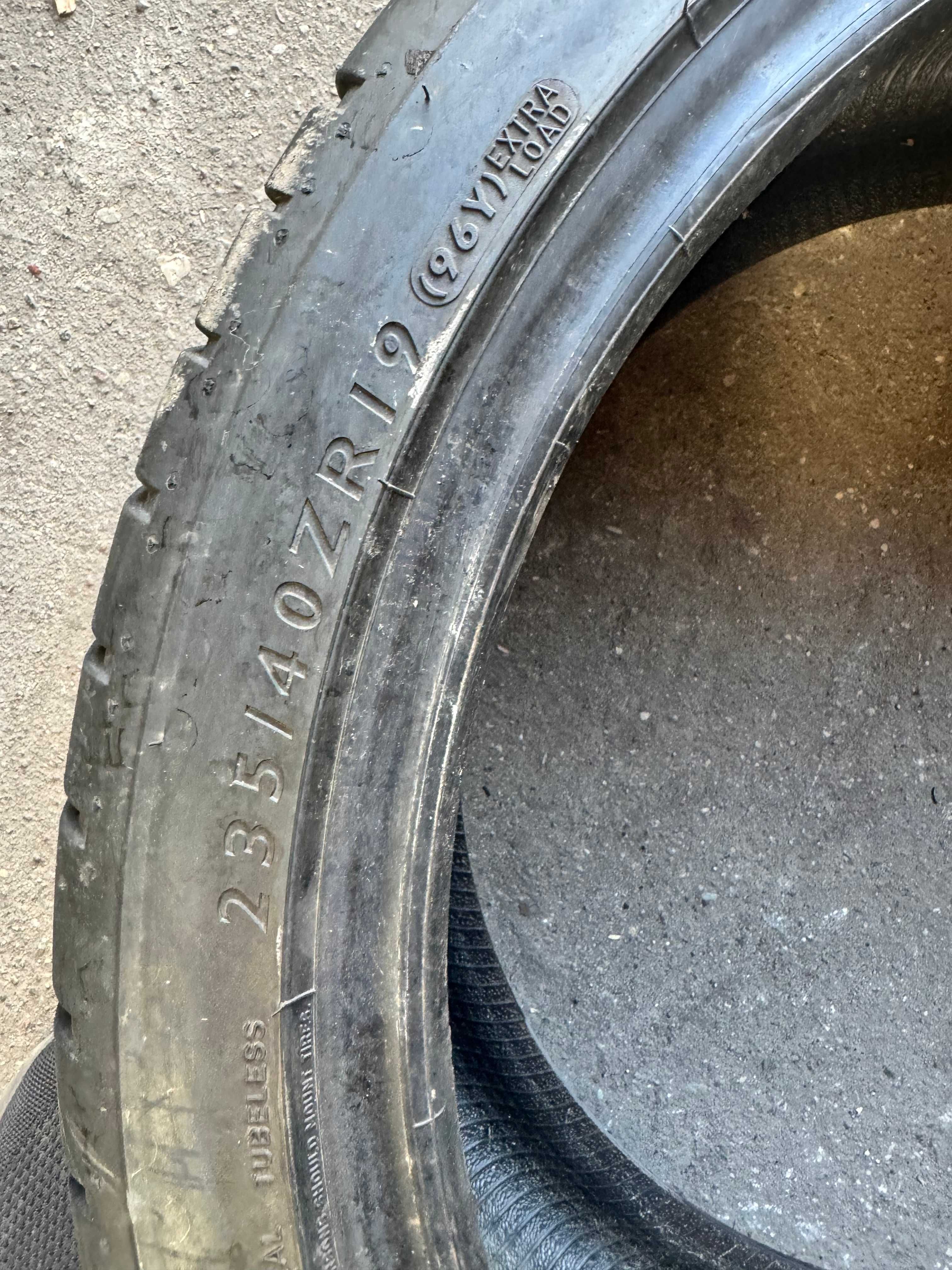 Opona Dunlop 235 40 R19