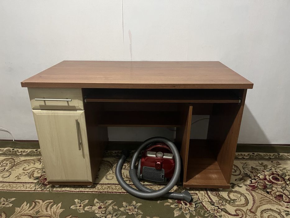 Продам компютерний стол