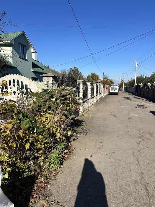 Половина цегляного будинку, з власною ділянкою