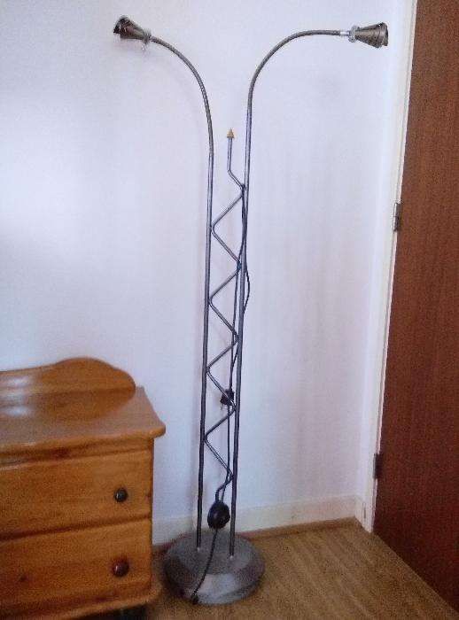 Candeeiro de pé design