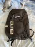 Mala nike elite preta e branca