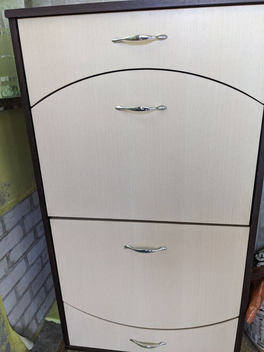 Тумба для обуви,в отличном состоянии , разм.выс.100,дл60,шир40