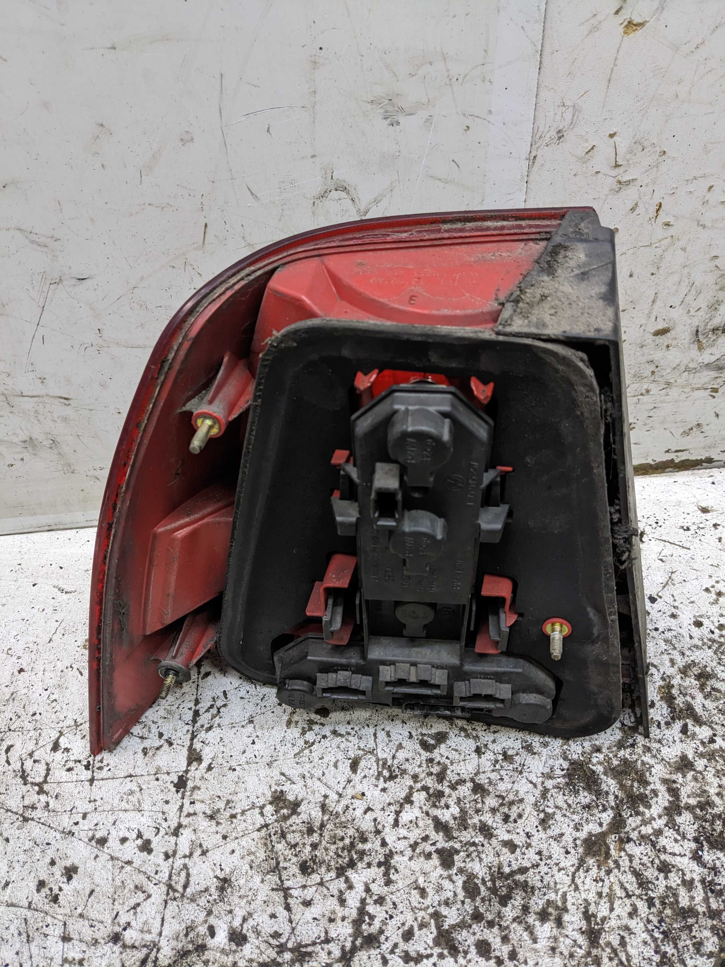 VW Volkswagen Bora Sedan Lampa Prawa Tylna Prawy Tył