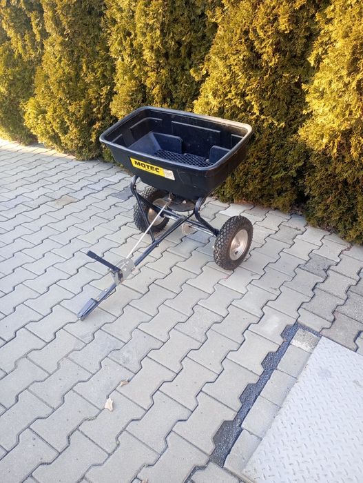 Siewniczek odrodowy do traktorka kosiarki Motec