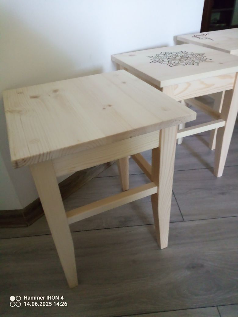 Taboret, stołek kuchenny, sosnowy.