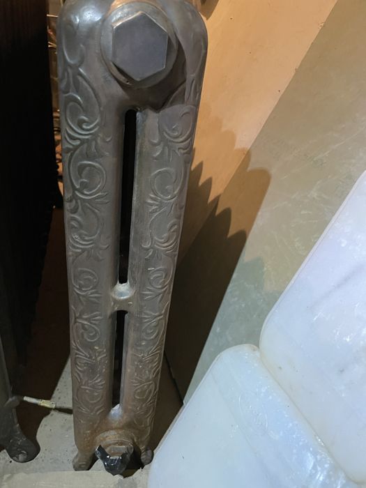 Чугунні чавунні вікторіанські батареї привезені з Англії