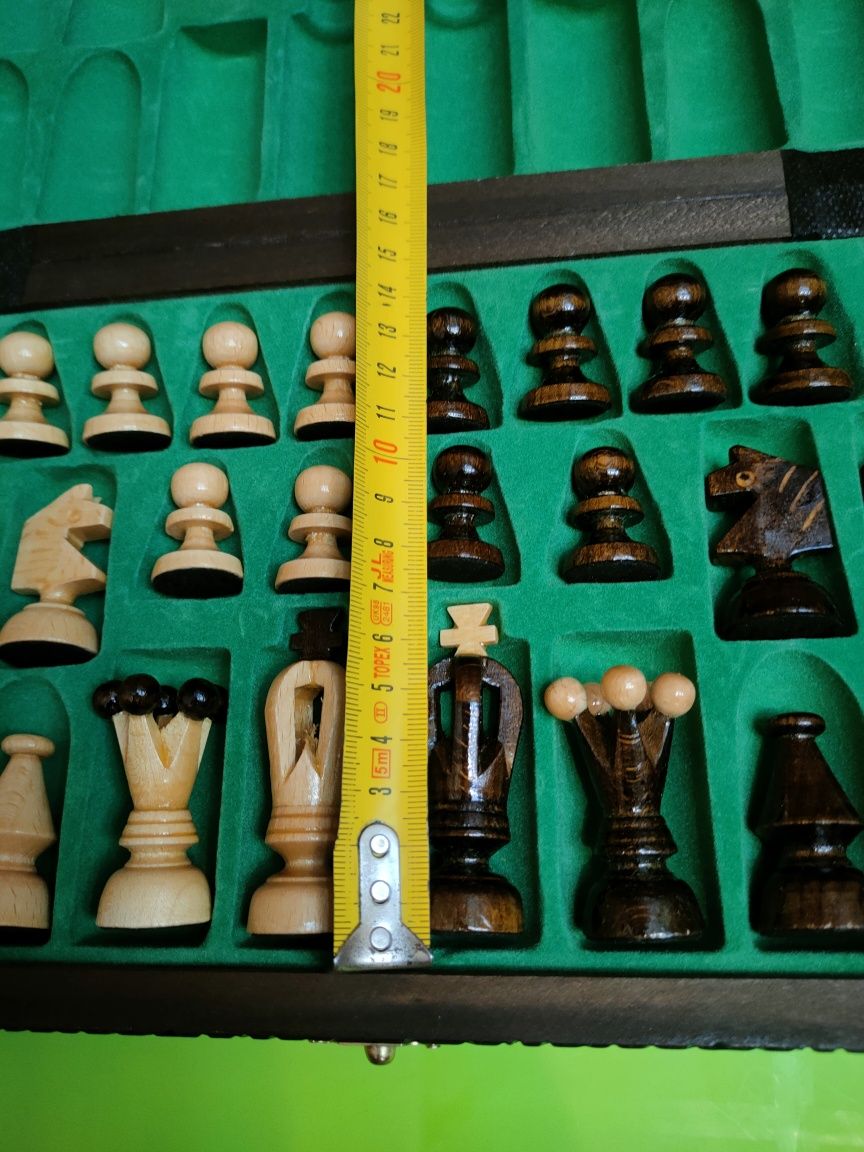 Коробка родная, деревянные резные 35х35см. Шахматы из Германии.