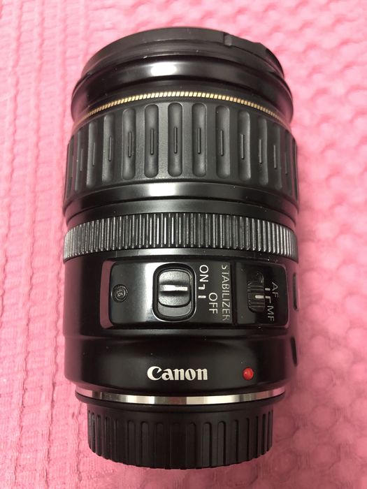 Обʼєктив Canon EF 28-135mm f/3.5-5.6 IS USM.