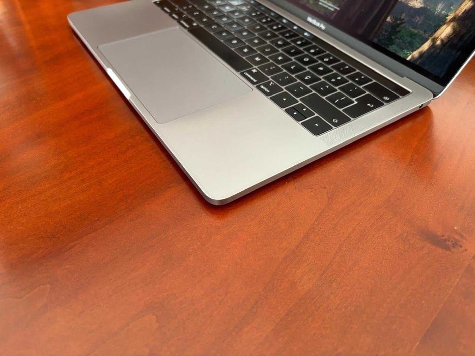 Macbook Pro 13” 2020 Touch Bar 256Gb SSD i5 8Gb Ram
