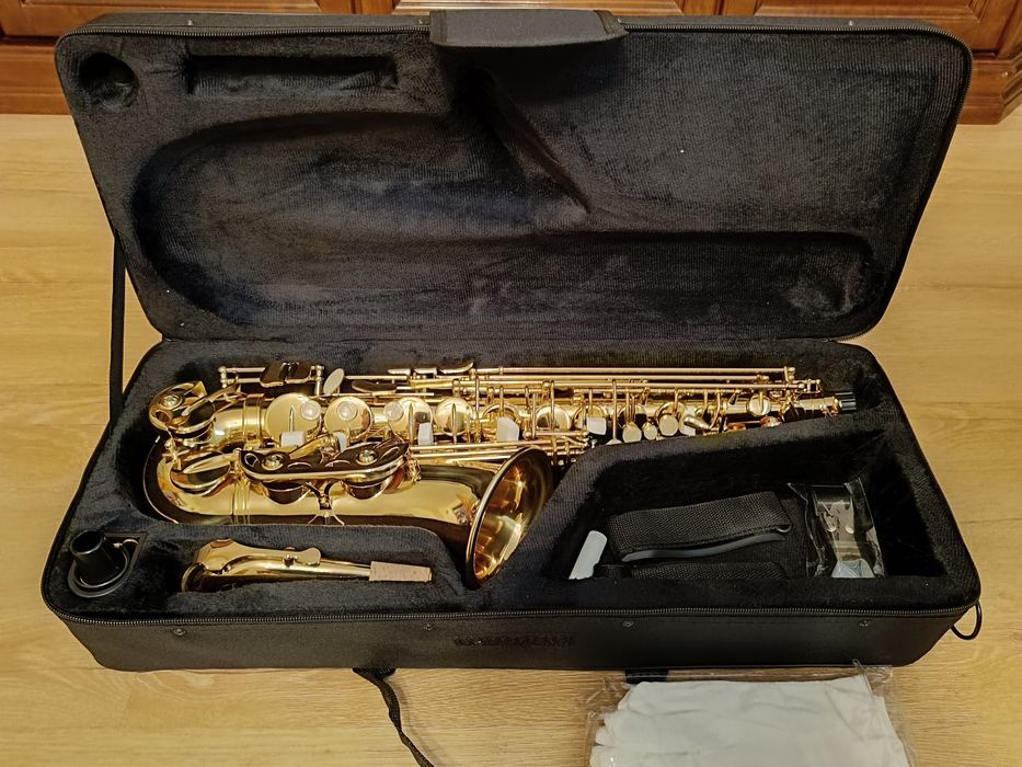Saksofon altowy + Akcesoria: futerał, ustnik, szyjka - STAN Nowy