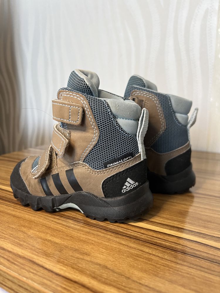 дитячі демісезонні черевики Adidas primaloft 22 розмір