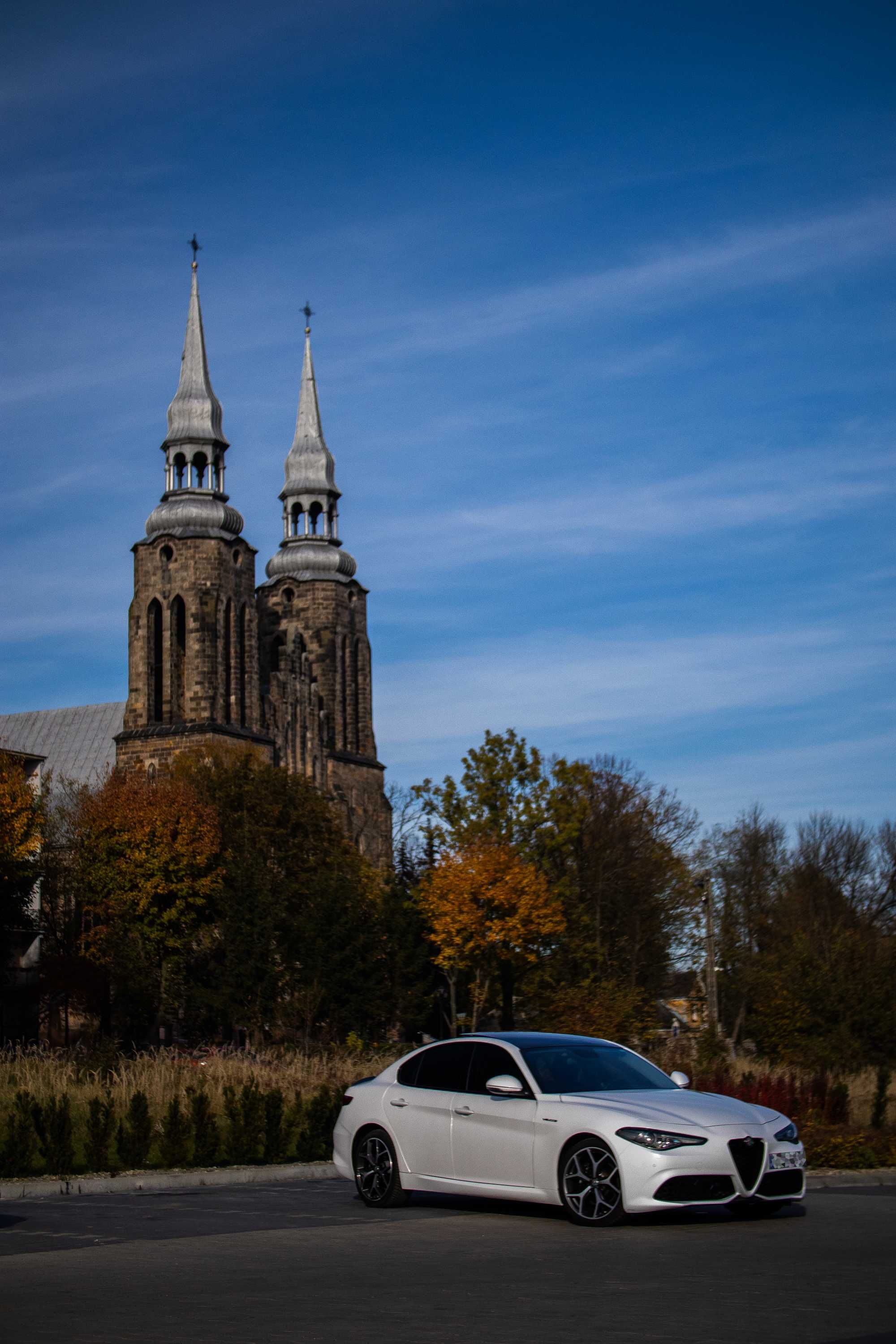 Auto do ślubu Alfa Romeo Giulia – elegancja i styl w wyjątkowym dniu!