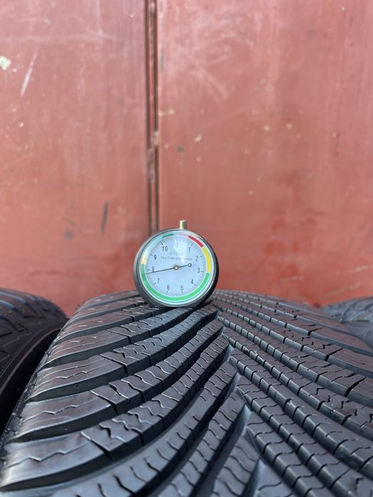 205/50/17 R17 Michelin Alpin5 зима 4 шт