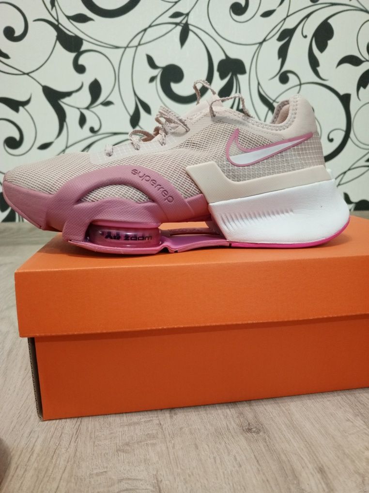 Продам кроссовки женские Nike AIR ZOOM SUPERREP 3 40 розмер
А