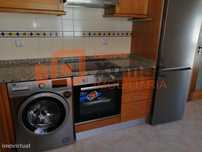Apartamento T2 com garagem box no Avenal!
