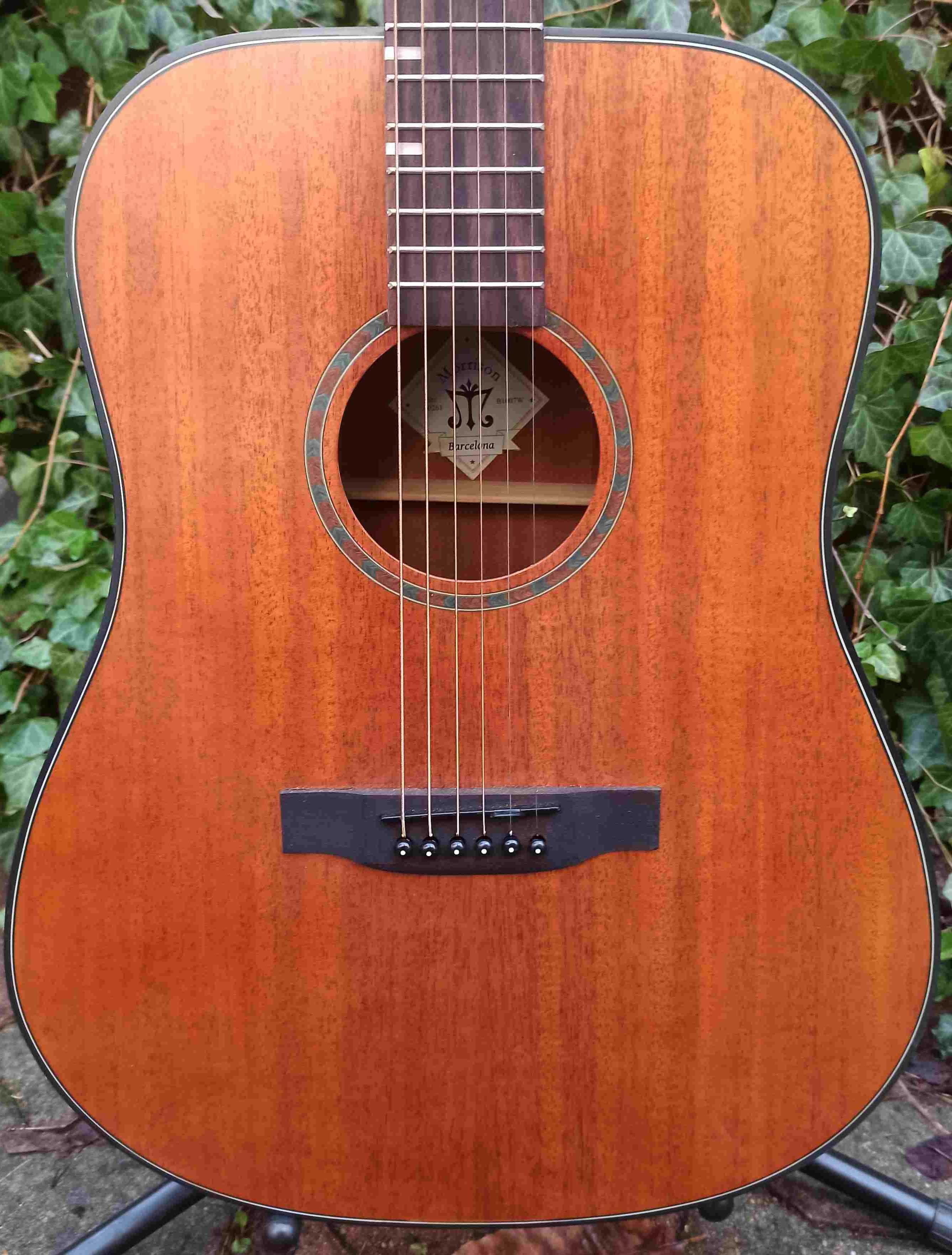 Nowa gitara akustyczna Barcelona B1007W