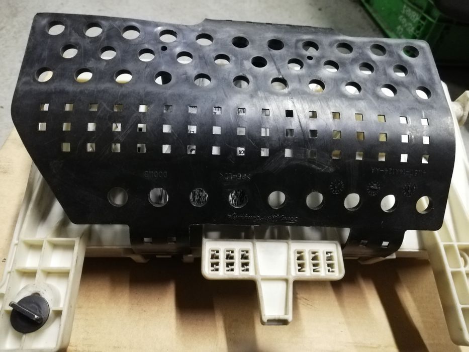 Osłona skrzynki bezpieczników modułu BSI BCM Ford Focus mk2 i C-max