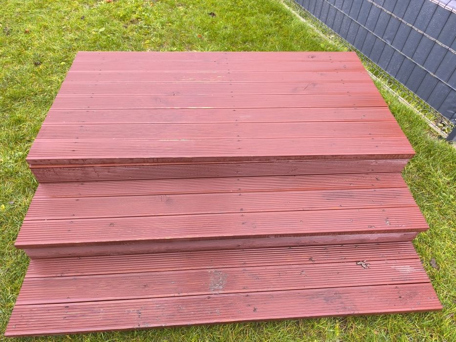 Drewniane schody budowlane