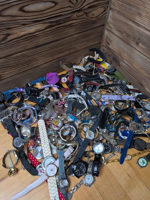Лот годинників оптом. 25 кілограм часы годинник