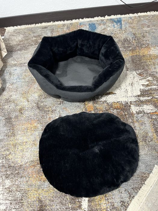 Место доя собак, лежанка черного цвета , меховая