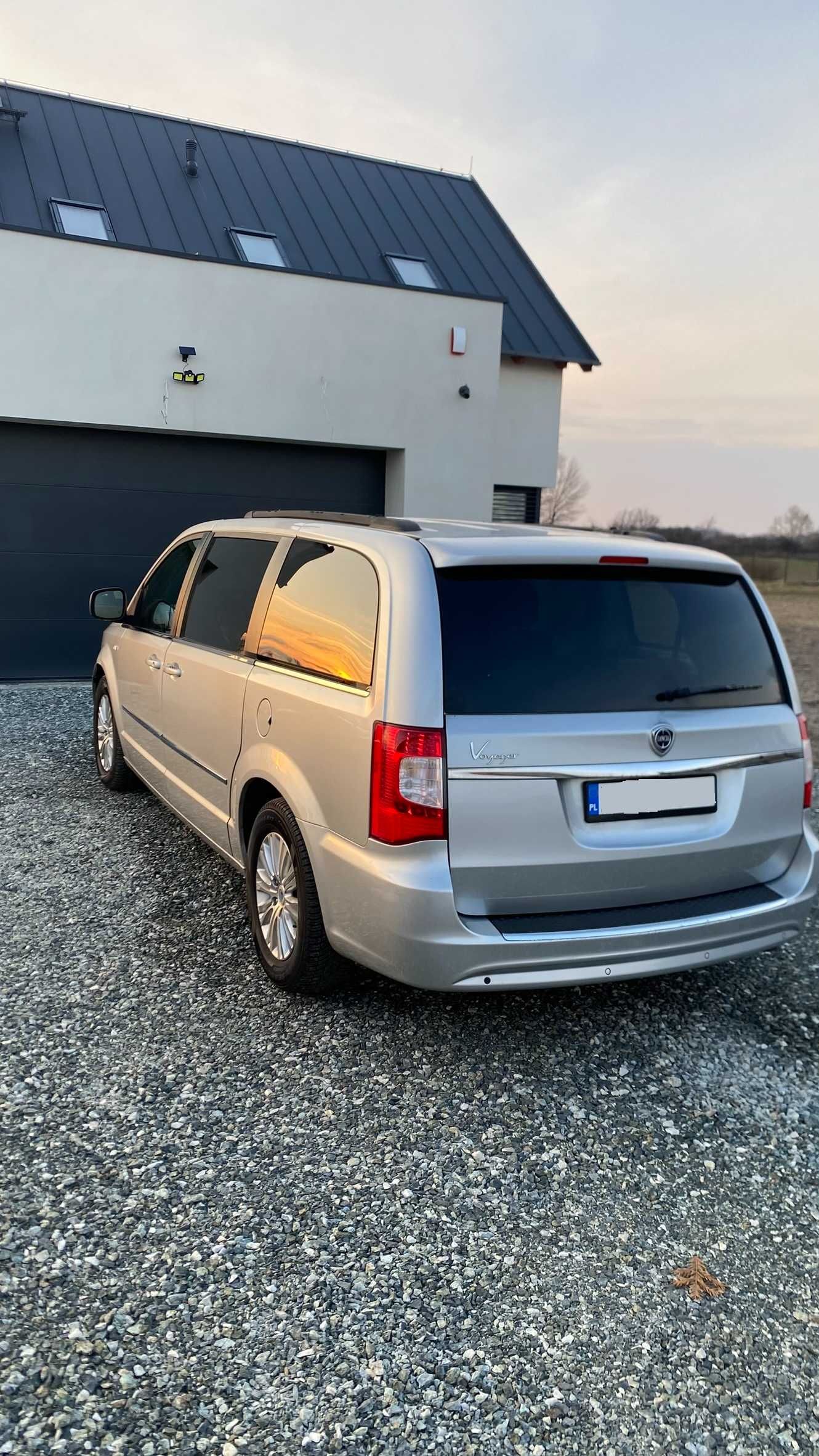 Lancia Voyager 2.8 CRD | 7 osób | dla osób z niepełnosprawnością |
