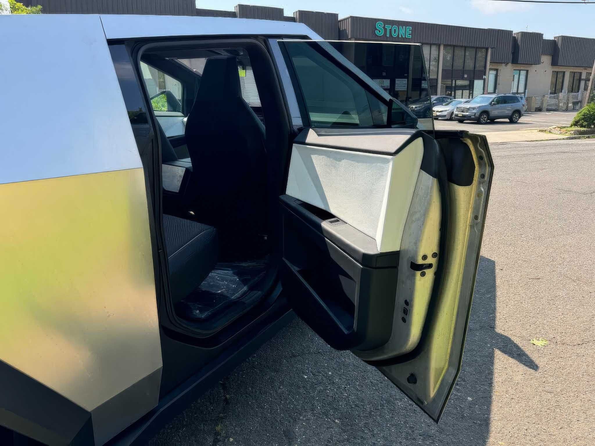 2024 Tesla Cybertruck Crew Cab