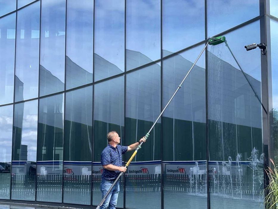 Mycie wodą demineralizowaną elewacji, fotowoltaiki, ogrodów zimowych,