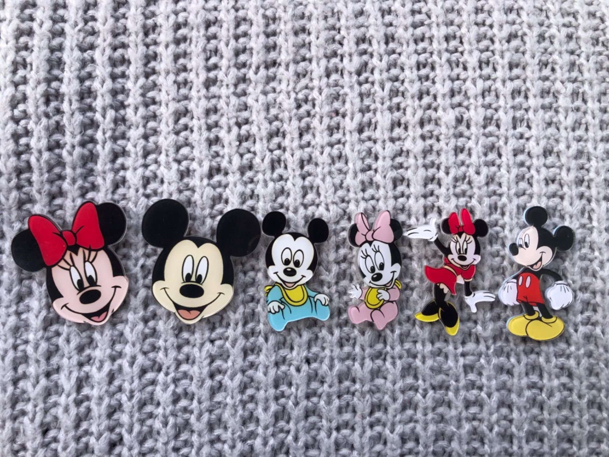 Broszka z kolekcji Mickey z postaciami Disneya Myszką Miki i Minnie