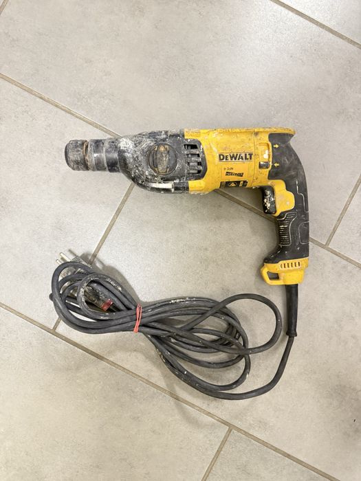 Dewalt mlotowiertarka d25133 uszkodzona